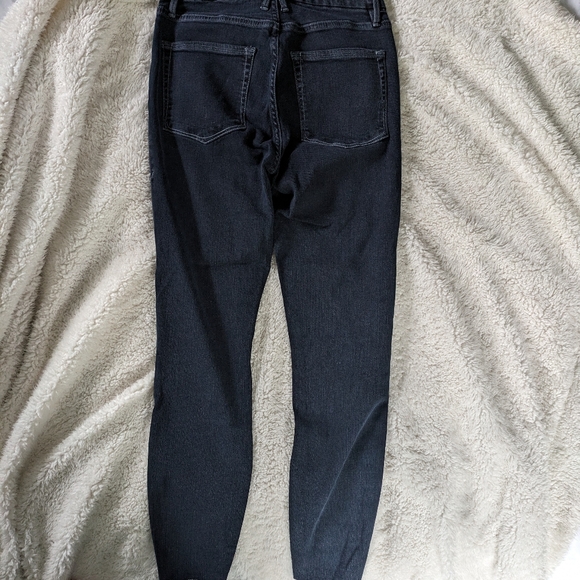 Good American Good Legs Crop Raw Edge Skinny Jeans in Color Blue344 - Picture 10 of 10